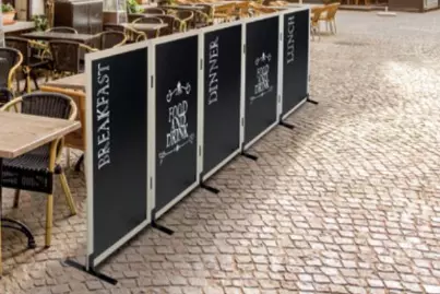 1 ARDOISE NOIR 119X67X2.5cm + 2 PIEDS METALLIQUES POUR SUPPORTER MULTI-ARDOISE 42X17X5cm