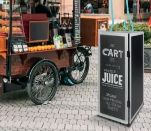 1 ARDOISE NOIR 119X67X2.5cm + 2 PIEDS METALLIQUES POUR SUPPORTER MULTI-ARDOISE 42X17X5cm