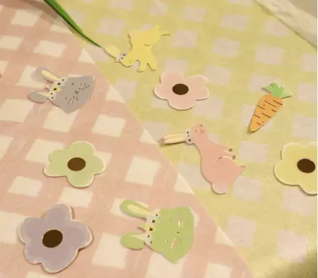 100 Confettis P&acirc;ques Papier Jaune, Rose, Lilas, Vert et Or Env 4cm