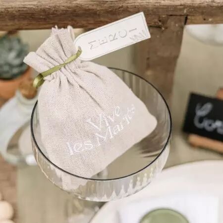 4 Pochons \ Vive Les Mari&eacute;s\  Effet Lin et Broderie Blanc 9,5x11,5cm