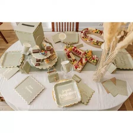 8 Contenants Festonn&eacute;s Jolis Pois Papier Vert Saug