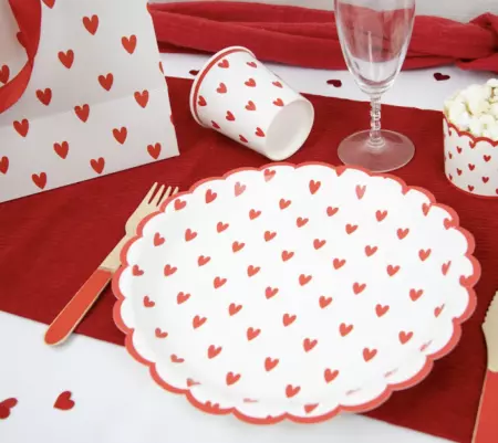 ASSIETTES FESTONNEES PETITS COEURS 23CM  X 8