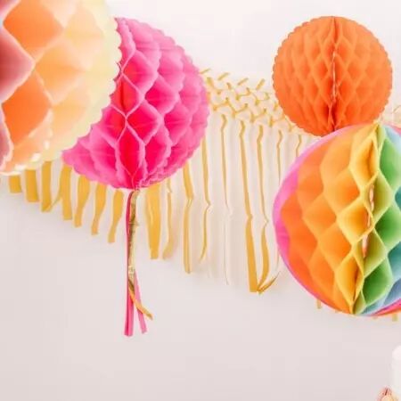 BOULE ALVEOLEE TASSEL FUCHSIA 30 CM