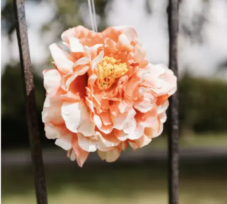 BOULE DE 2 PIVOINES TISSU PECHE 14CM