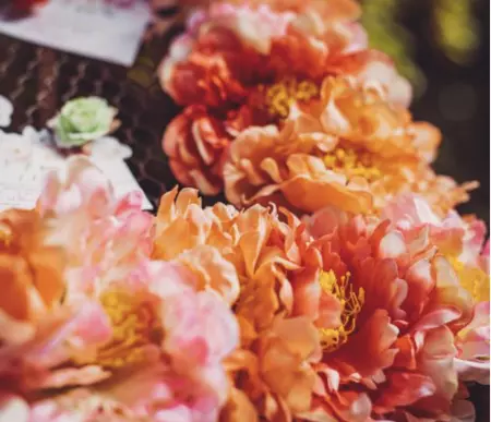 BOULE DE 2 PIVOINES TISSU PECHE 14CM