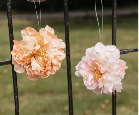 BOULE DE 2 PIVOINES TISSU ROSE POUDRE 14CM