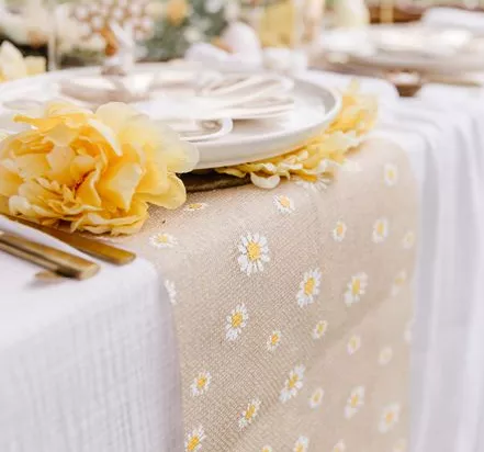 Chemin de Table 28X5 Daisy Flowers Jute, Blanc et Jaune