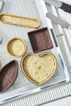 PLAQUE PATISSIERE ALU PERF BORD PINCES 40X30CM