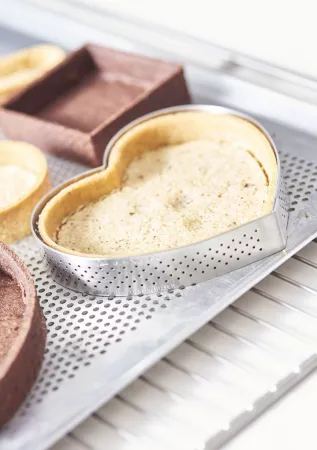 PLAQUE PATISSIERE ALU PERFOREE 53X32.5