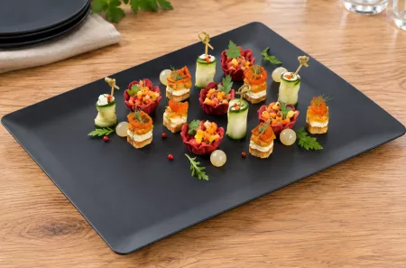10 PLATEAUX PP NOIR 390x290 mm